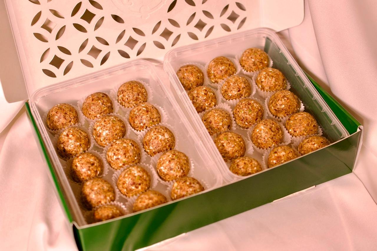 Seed Cycling Bites For: Post Menopause <br> <div class="ss-pro-cust"> Flavors - Dates & Peanut Butter Dark Chocolate, Makkhana</div>